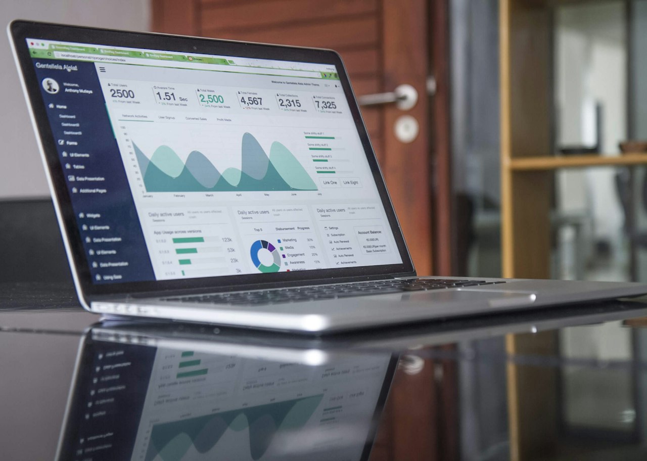 ทีมงานทบทวนตาราง Measurement ร่วมกับแดชบอร์ด App Analytics